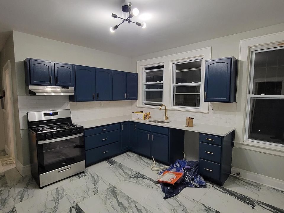 1st image of 549 20th St Floor 1