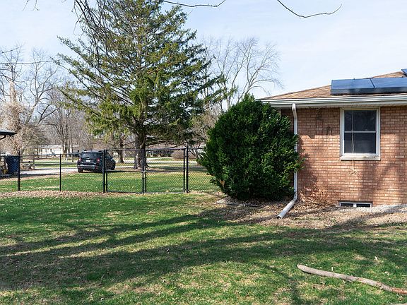 5th image of 7426 W Lancaster Rd