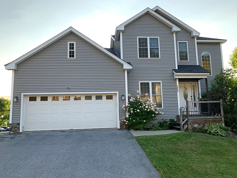 Abigail Dr — Photo 23