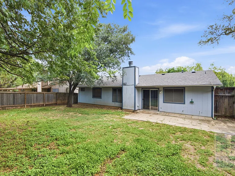 9002 Marsh Dr — Photo 22