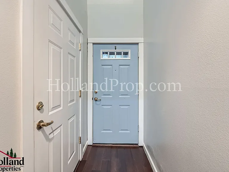 10250 NW Village Heights Dr — Photo 4