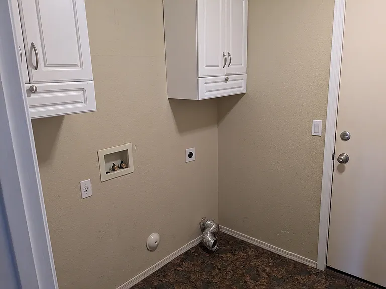 610 S Voyager Dr — Photo 15