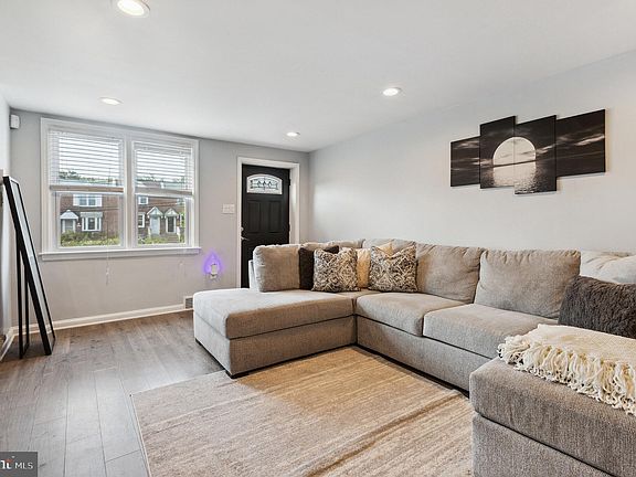 5th image of 2220 Bond Ave