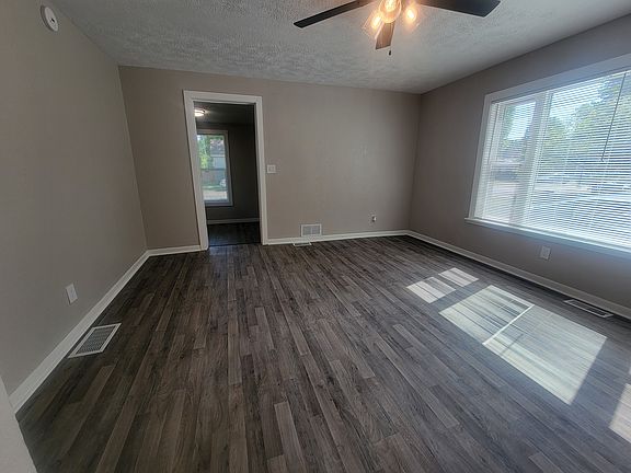 5th image of 237 Arbor St E