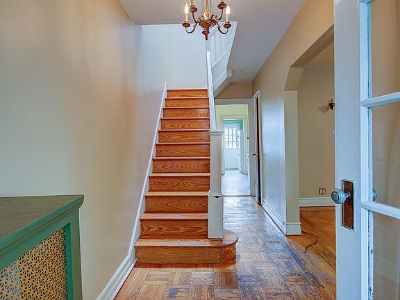 3rd image of 2150 38th St