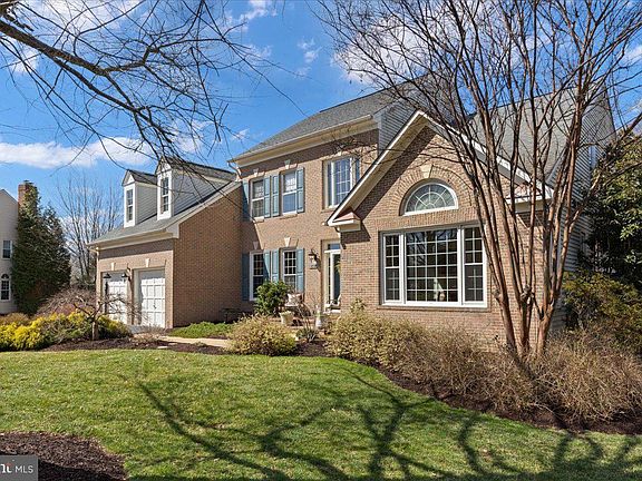 4th image of 6710 Hartwood Ln