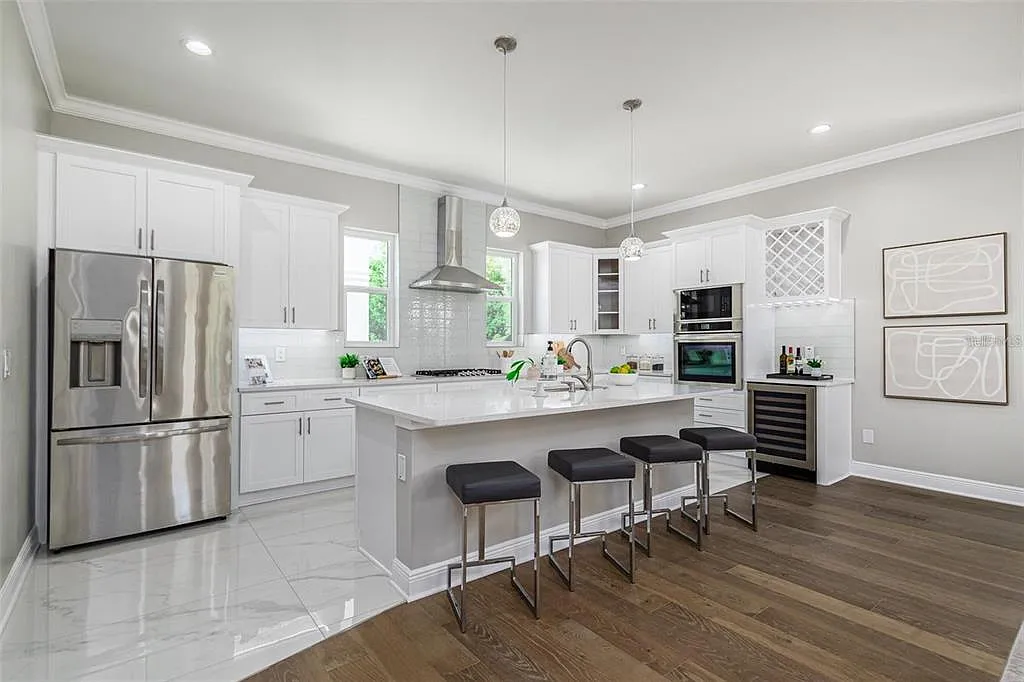 4 bed, 3.5 bath, 2893 sqft, $4,600 — Photo 2