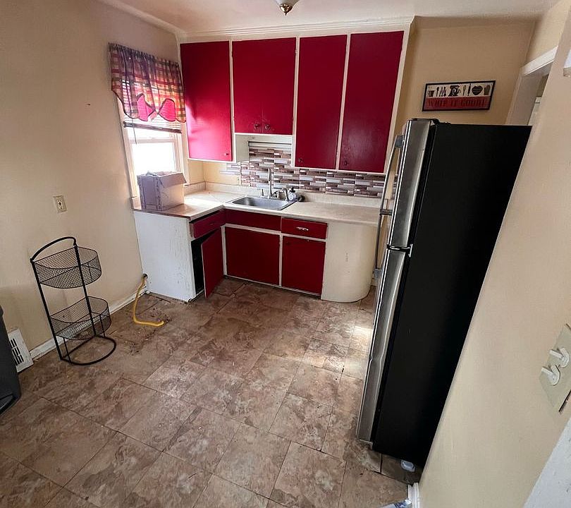 2nd image of 21490 Miller Ave
