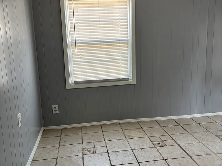 1016 Dixie St — Photo 9