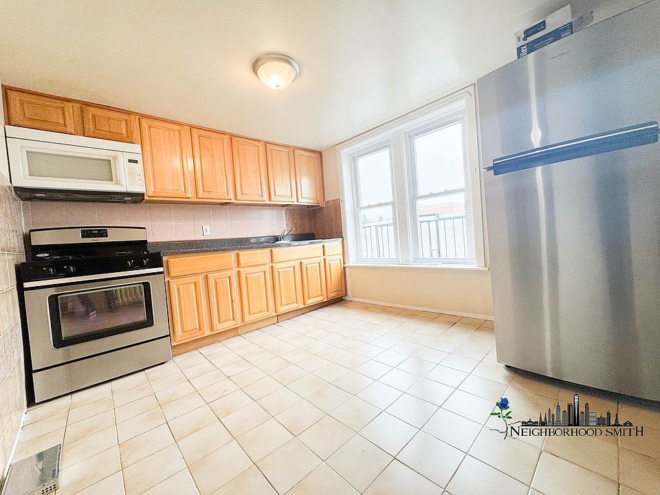 1st image of 713 E 239th St Floor 3