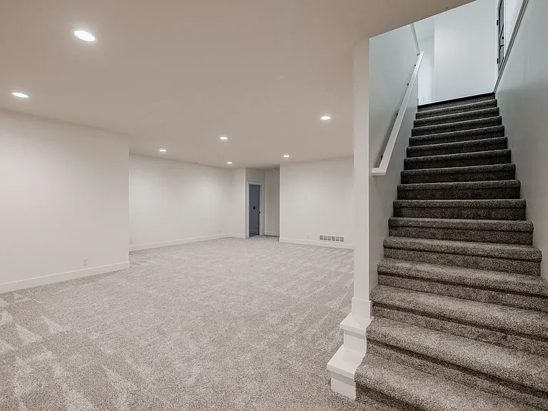 8620 S 49th St — Photo 36
