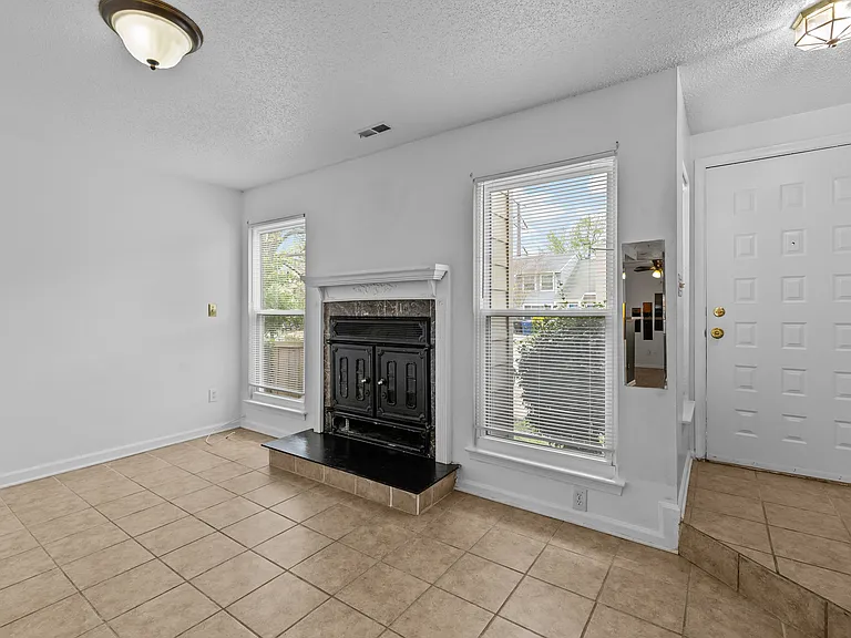 405 Falling Ln #1 — Photo 32