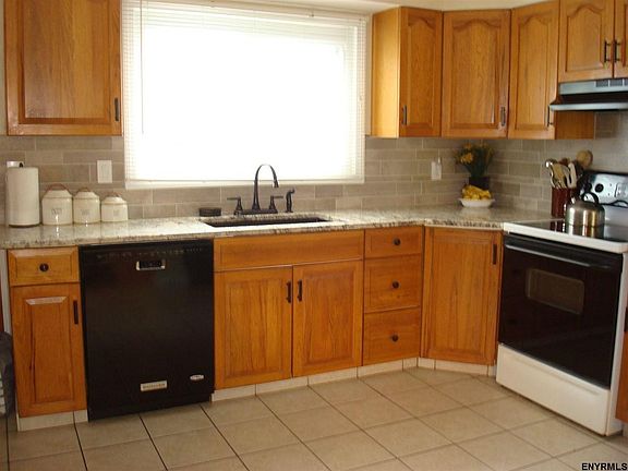 2nd image of 400 Elm Ave