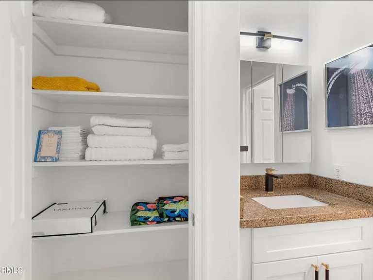 LARGE CLOSET, SEPERATE SINK & SHOWER/TUB AREA