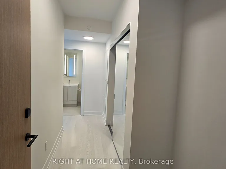 60 Central Park Dr #1007 — Photo 35