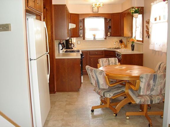 Eat In Kitchen 