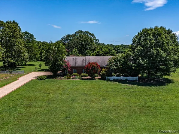 257 Healey Cove Dr, Hardyville, VA 23070