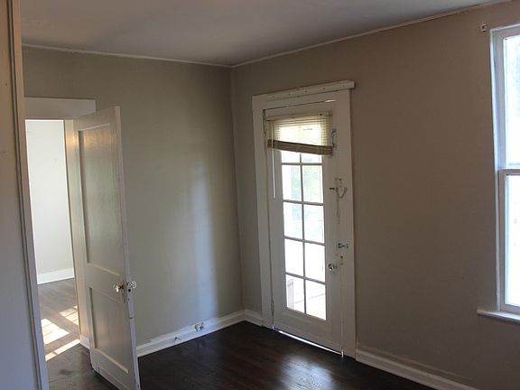 5th image of 2438 Randall Ave #1