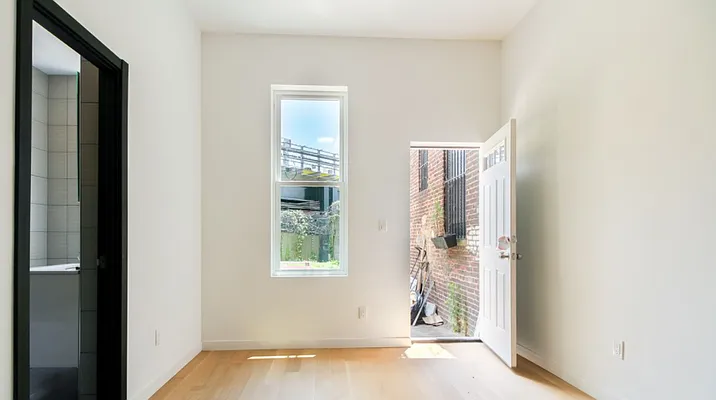 Rented by Nooklyn NYC LLC | media 72