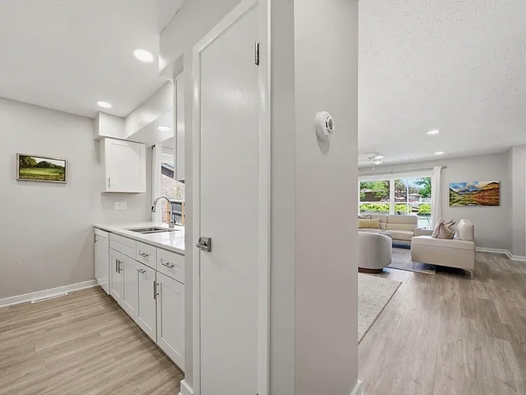 920 Carriage Way #12 — Photo 13