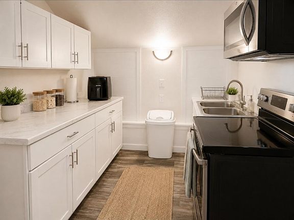 3rd image of 705 SE 19th St