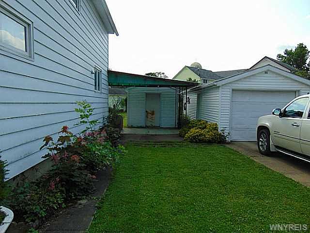 2nd image of 1009 River St