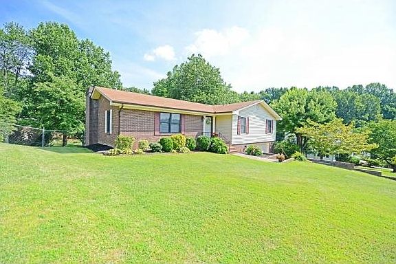 2nd image of 1222 Tanglewood Dr