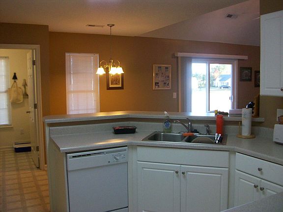 5th image of 105 Irish Moss Dr