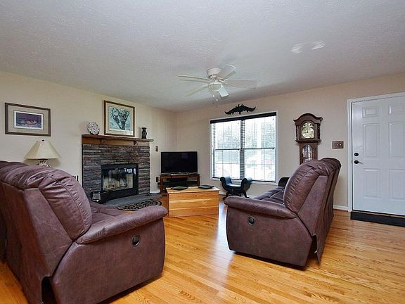 4th image of 176 Bull Run Dr