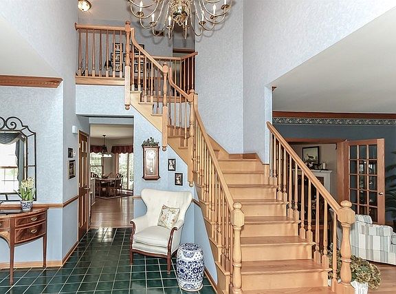 3rd image of 680 Longford Dr