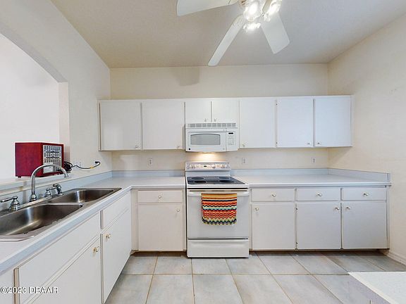 5th image of 2212 Deerwood Dr