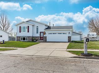 3611 43rd St NW, Mandan, ND 58554