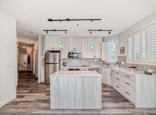 3412 N Parkdale Blvd NW #201, Calgary, AB T2N 3T4