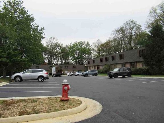 Exterior Neighborhood (street photo)