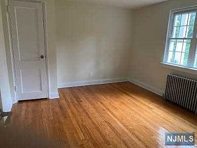 3rd image of 185C Gold St