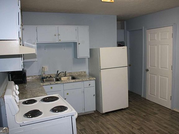 4th image of 957 Martha Dr