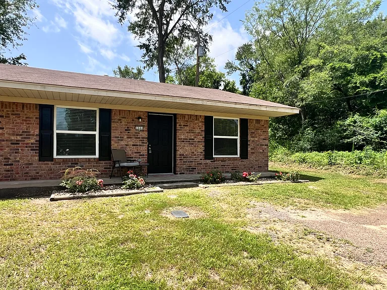 104 E Ward Dr #A — Photo 2