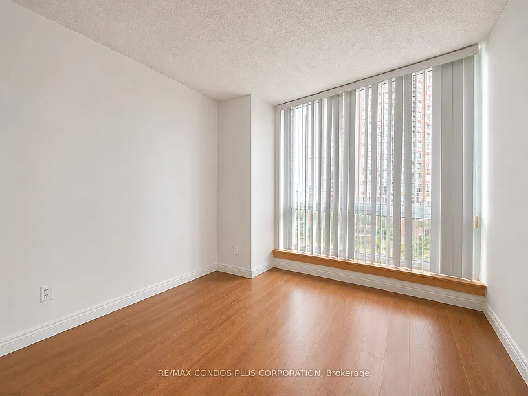1055 Bay St #508 — Photo 9