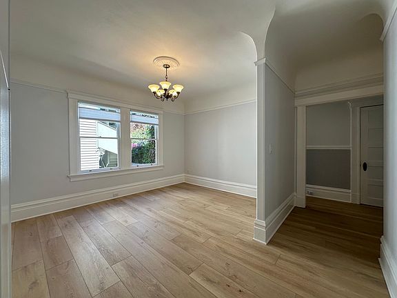 2nd image of 1023 Oak St