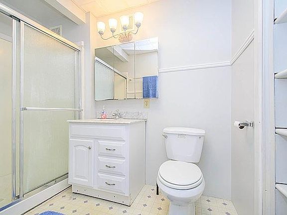 5th image of 208 S Ann Arbor St
