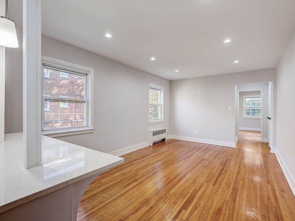 2nd image of 12 Beaumont Pl #1R