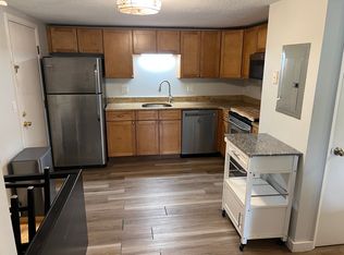 870 Haverhill St APT 12B, Rowley, MA 01969