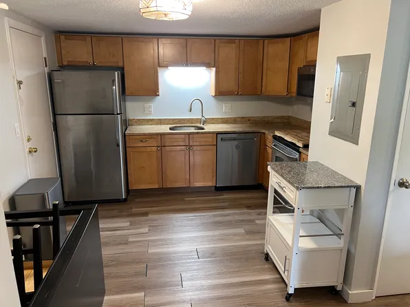 870 Haverhill St APT 12B, Rowley, MA 01969