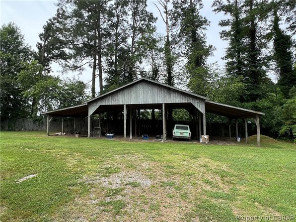 366 General Puller Hwy, Saluda, VA 23149
