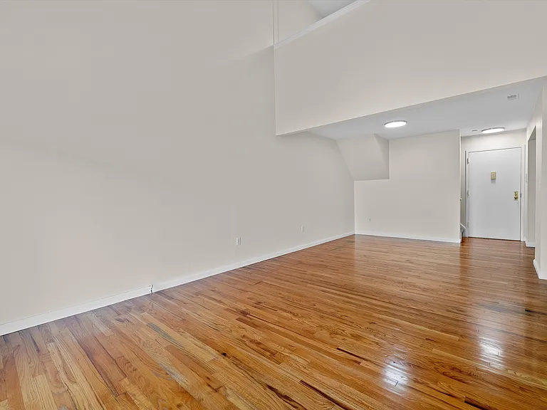 10-12 Chestnut St #304A — Photo 17