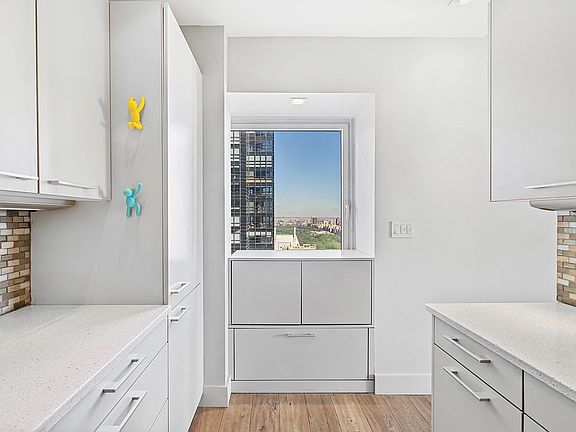 4th image of 150 W 56th St APT 4802