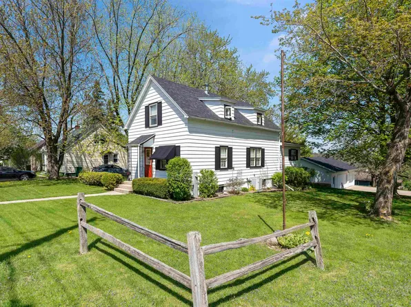 401 Lake St, Mount Horeb, WI 53572