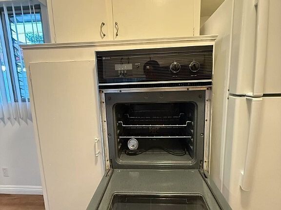 5th image of 1215 Barry Ave APT 5