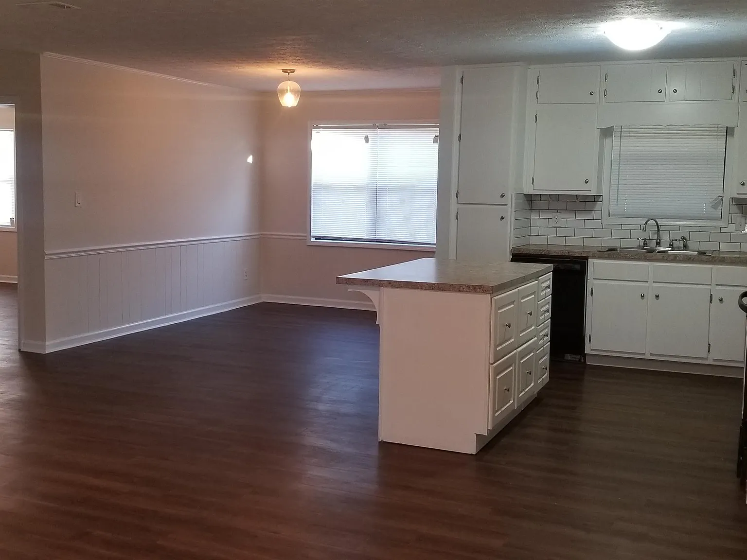 3 bed, 2.0 bath, $1,825 — Photo 3
