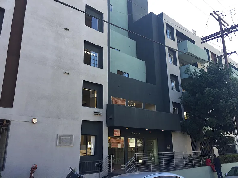 Hollywood Terrace — Photo 7